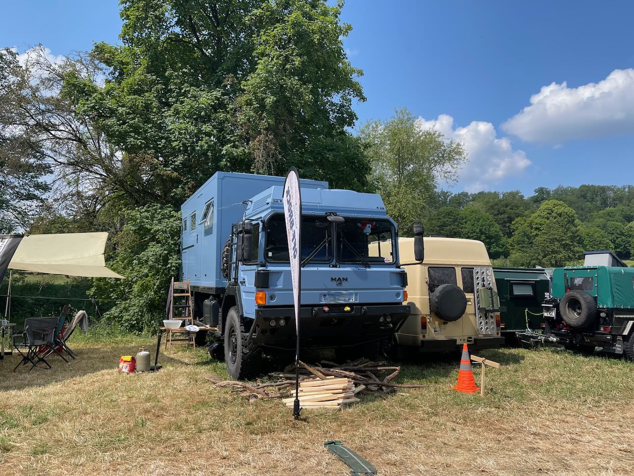 Himmelblauer MAN KAT 1