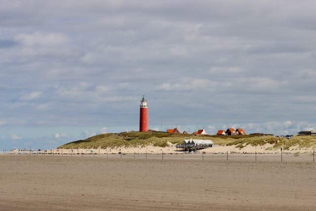 Leuchtturm vom Strand aus