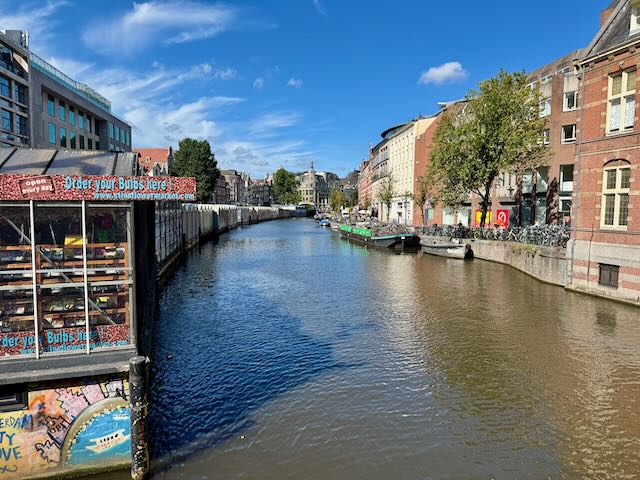 Schwimmender Blumenmarkt