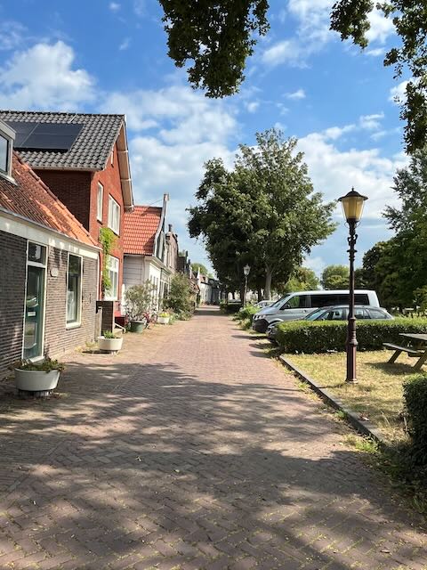 Wohnhäuser auf dem Deich