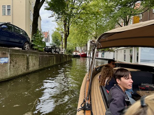 Fahrt in den Grachten